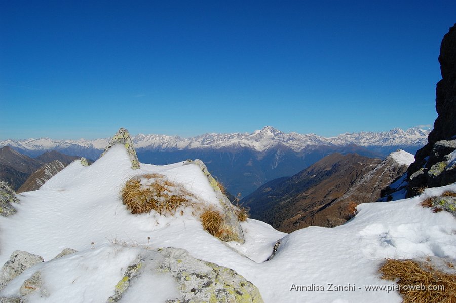 12 Sguardo verso le Alpi Retiche.JPG